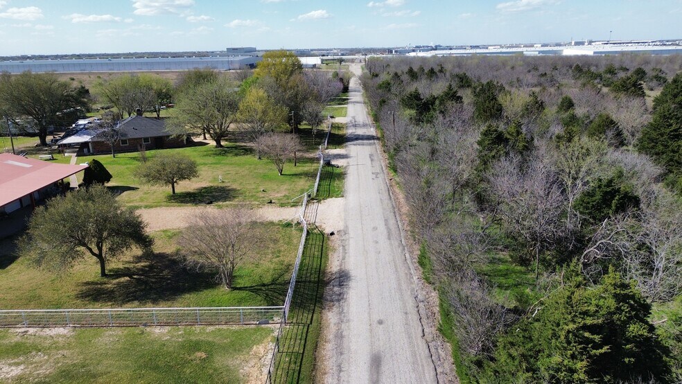 1057 Rudd Rd, Ennis, TX à vendre - Photo du bâtiment - Image 2 de 13