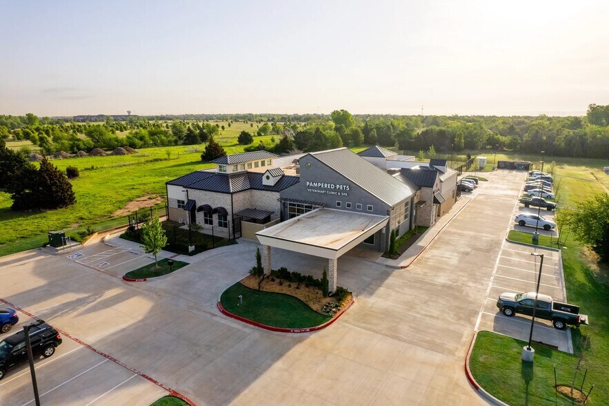 2020 N Kelly Ave, Edmond, OK à vendre - Photo du bâtiment - Image 1 de 36
