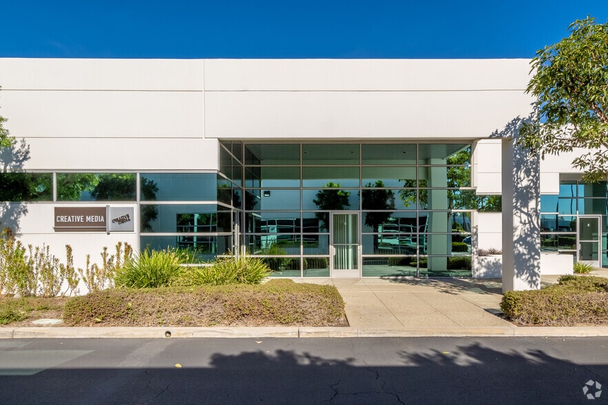 11105 Knott Ave, Cypress, CA for lease - Building Photo - Image 3 of 4