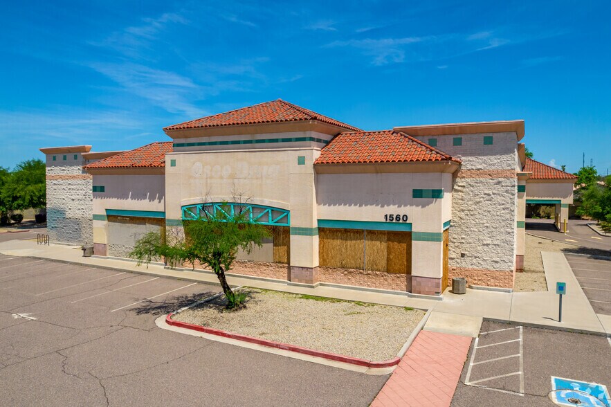 1560 E Elliot Rd, Gilbert, AZ à louer - Photo du bâtiment - Image 1 de 7
