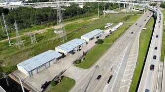 N Sam Houston Parkway W - Entrepôt