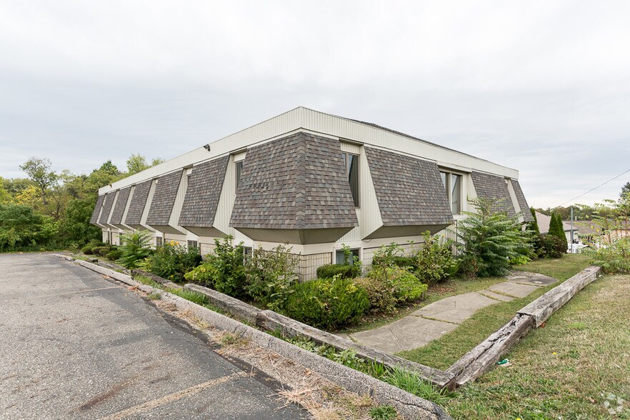 2542 S Arlington Rd, Akron, OH à louer - Photo du bâtiment - Image 1 de 4