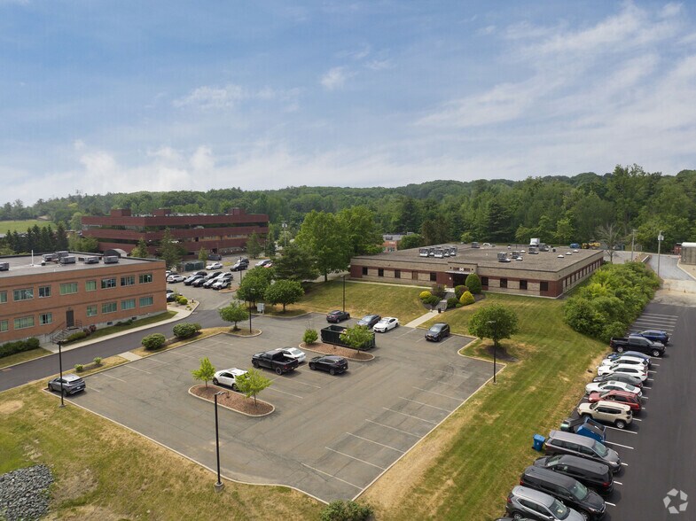36 British American Blvd, Latham, NY à louer - Aérien - Image 3 de 7