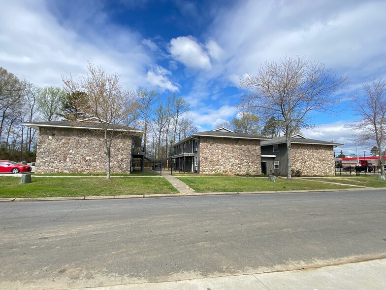 8711 Baseline Rd, Little Rock, AR à vendre - Photo du bâtiment - Image 1 de 1