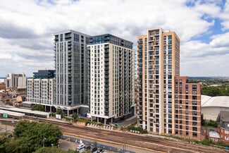 More details for 16 Sutton Court Rd, Sutton - Retail for Lease