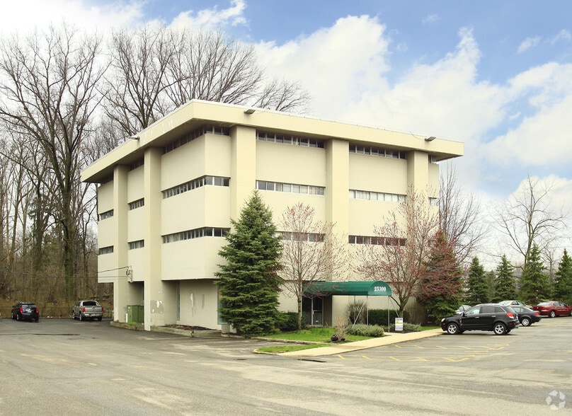 25300 Lorain Rd, North Olmsted, OH for lease - Primary Photo - Image 1 of 47