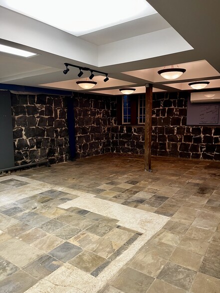 1128 Smith St, Honolulu, HI for lease - Interior Photo - Image 3 of 7