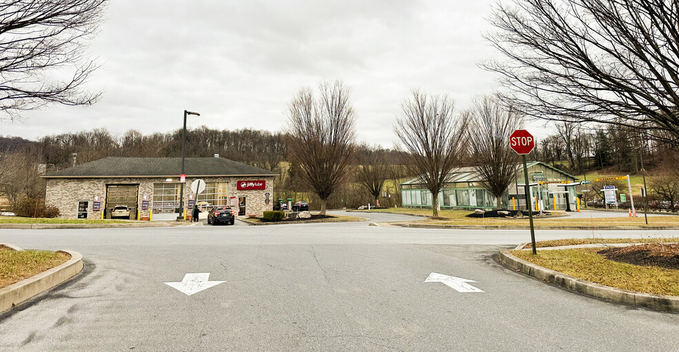 1900 Kaylor Rd, Hummelstown, PA for sale - Primary Photo - Image 1 of 3