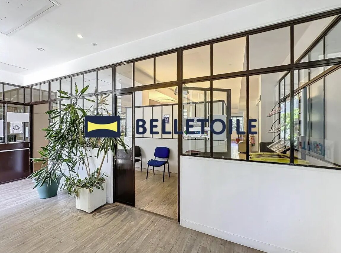 Office in Le Kremlin-Bicêtre for lease Interior Photo- Image 1 of 16