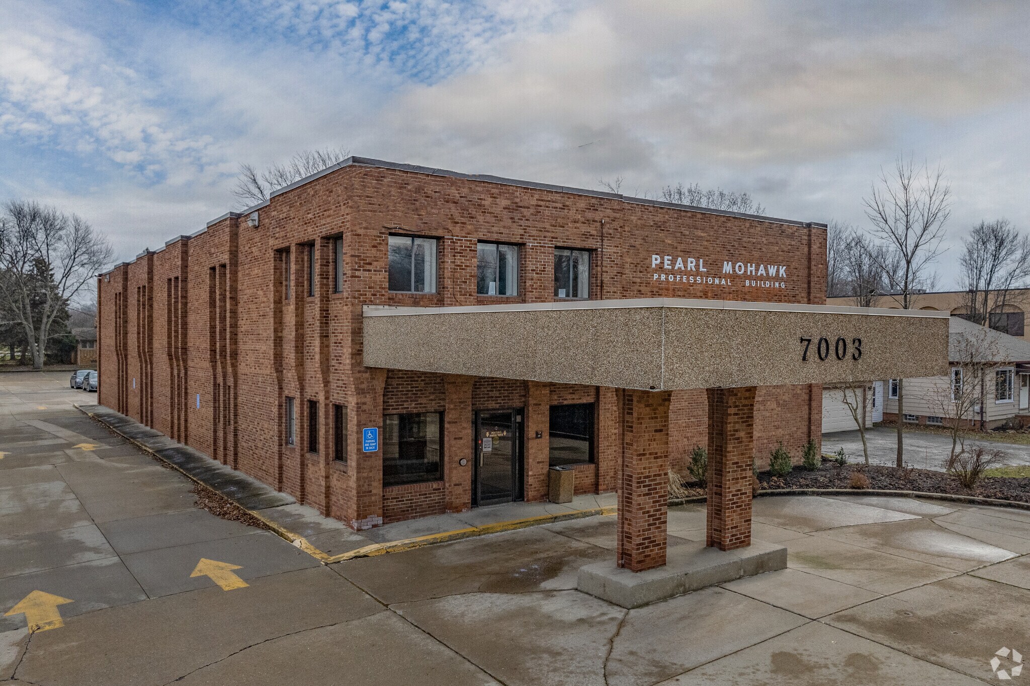 7003 Pearl Rd, Middleburg Heights, OH for lease Primary Photo- Image 1 of 7