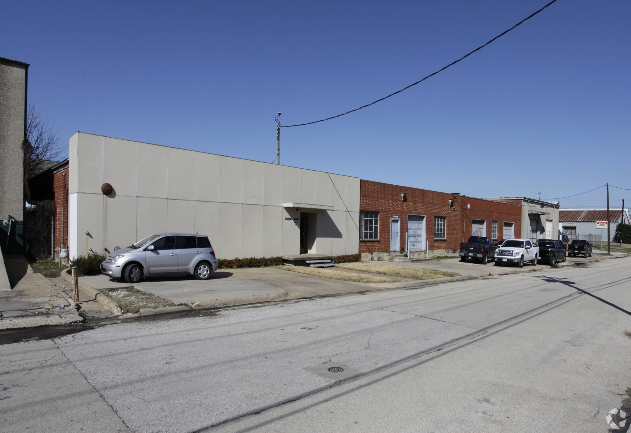 Cantey Street Business Park portfolio of 3 properties for sale on LoopNet.ca Primary Photo- Image 1 of 4