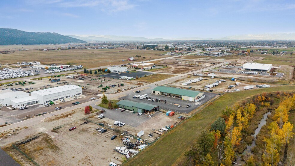 201 United Dr, Kalispell, MT à louer - Photo du bâtiment - Image 2 de 8