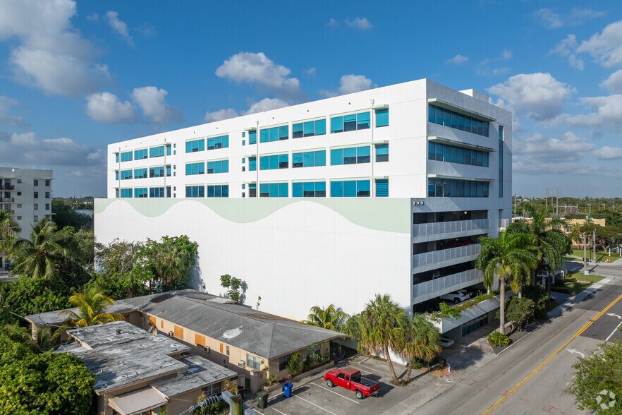 12 SE 7th St, Fort Lauderdale, FL à louer - Photo principale - Image 1 de 11