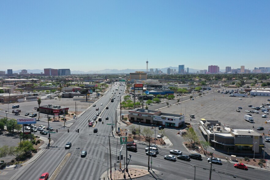 2801 W Washington Ave, Las Vegas, NV à louer - Photo du bâtiment - Image 2 de 5
