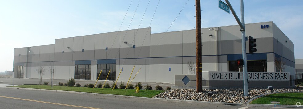 819 Mariposa Rd, Modesto, CA à louer - Photo du bâtiment - Image 2 de 11