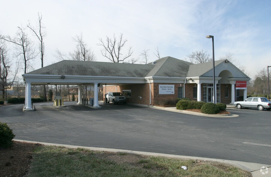 5013-5015 Mackay Rd, Greensboro, NC for sale - Building Photo - Image 2 of 14