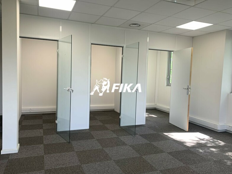 50 Rue Jean Bart, Labège for lease - Interior Photo - Image 1 of 5