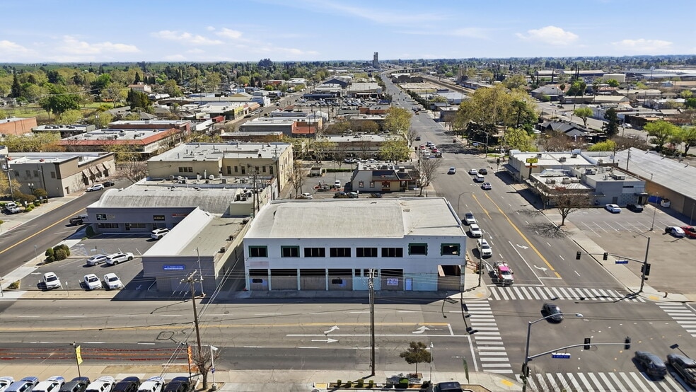 208 E Olive Ave, Turlock, CA for sale - Building Photo - Image 3 of 27