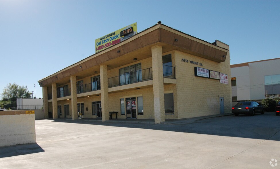 19254 E Walnut Dr N, Rowland Heights, CA à vendre - Photo du bâtiment - Image 3 de 7