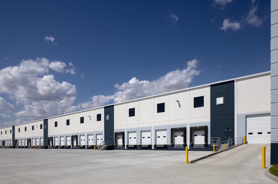 246 Blue Ridge Pky, Laredo, TX for lease - Building Photo - Image 2 of 7