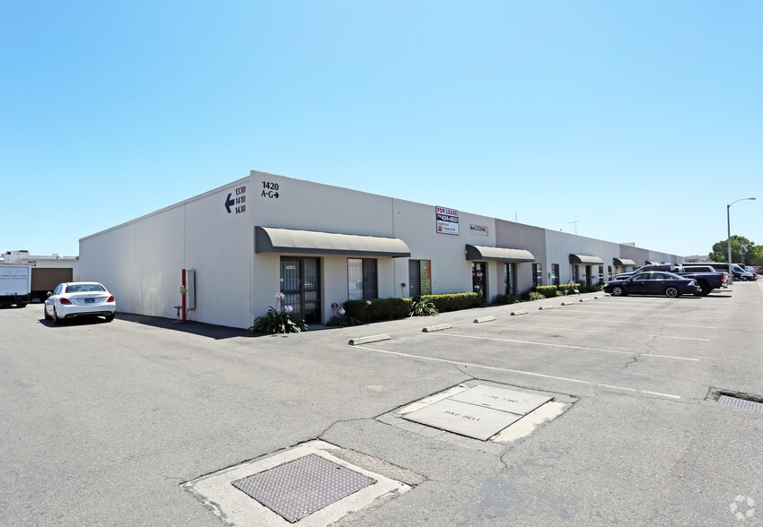 1400-1420 E Saint Andrew Pl, Santa Ana, CA à louer - Photo du bâtiment - Image 2 de 7