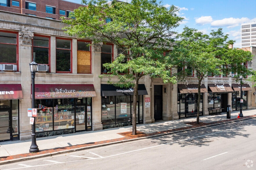 518 Davis St, Evanston, IL à louer - Photo du bâtiment - Image 3 de 5