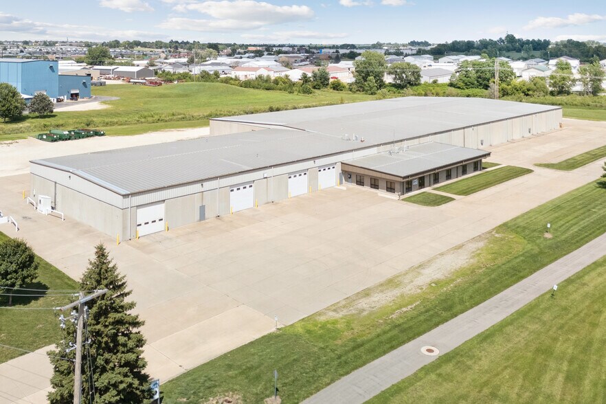 625 44th St, Marion, IA à louer - Photo du bâtiment - Image 1 de 14