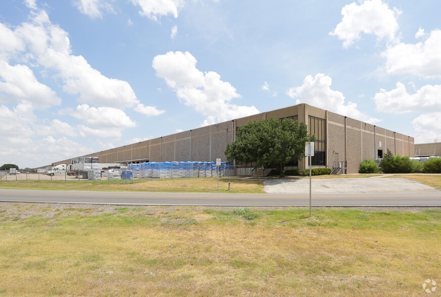 830 SW 14th St, Grand Prairie, TX for lease - Building Photo - Image 2 of 2
