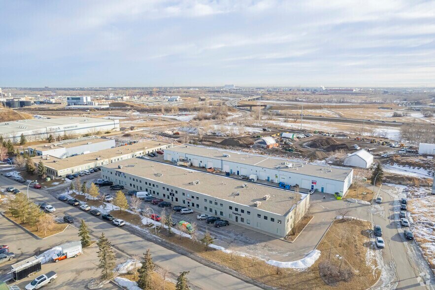 1515 Highfield Cres SE, Calgary, AB à louer - Aérien - Image 2 de 3