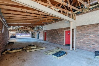 700 W Jackson St, Mexico, MO for lease Interior Photo- Image 1 of 12