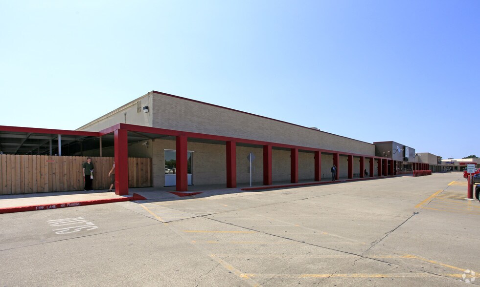 1701 Fairway Dr, Alvin, TX à louer - Photo principale - Image 1 de 14