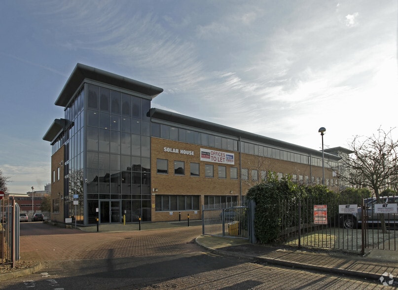 Kings Way, Stevenage for lease - Primary Photo - Image 1 of 2