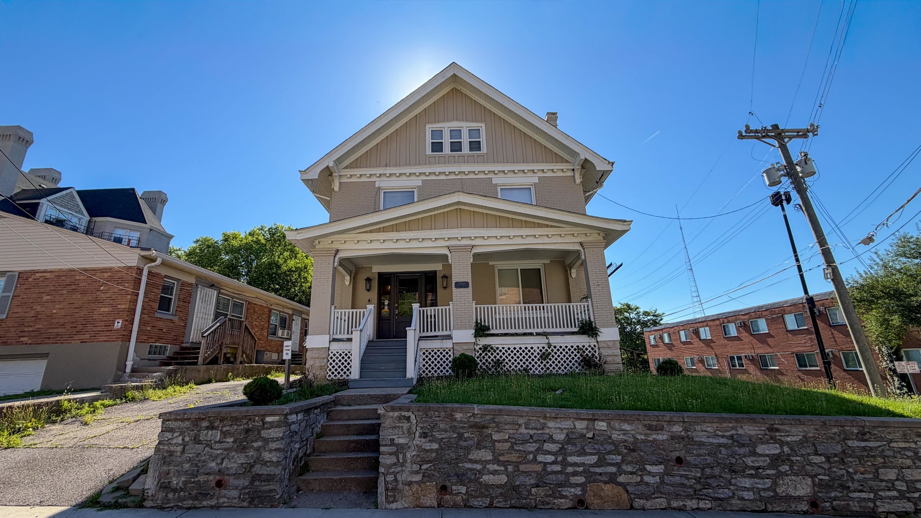 2100 Auburn Ave, Cincinnati, OH à vendre Photo principale- Image 1 de 47