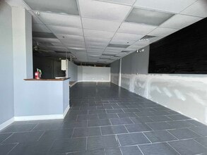 4003 S Plainfield-Naperville Rd, Naperville, IL à louer Photo intérieure- Image 2 de 12