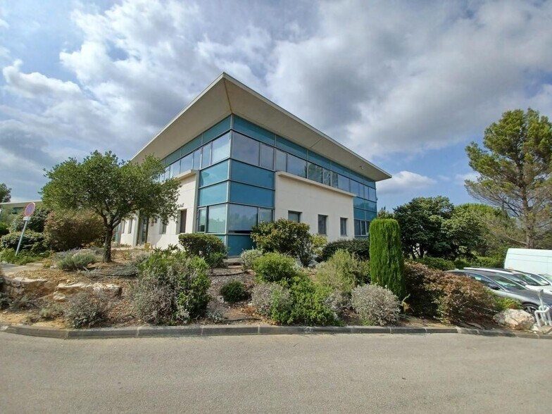 Office in Aix-en-Provence for lease - Building Photo - Image 1 of 8