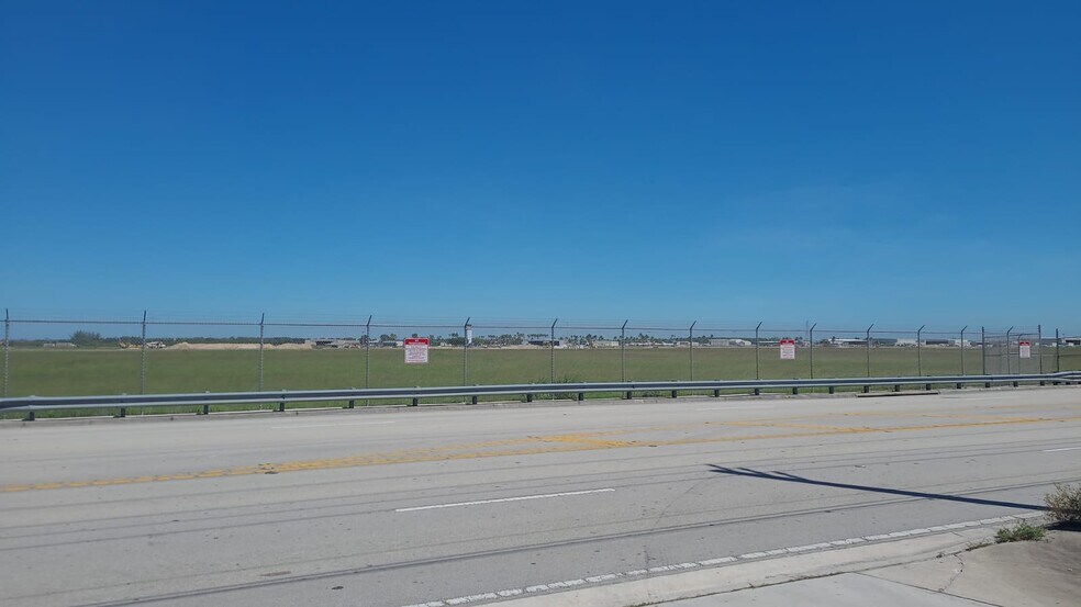 14900 SW 136th St, Miami, FL à louer - Photo du bâtiment - Image 2 de 19