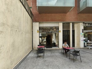Retail in Barcelona, Barcelona for lease Interior Photo- Image 2 of 24