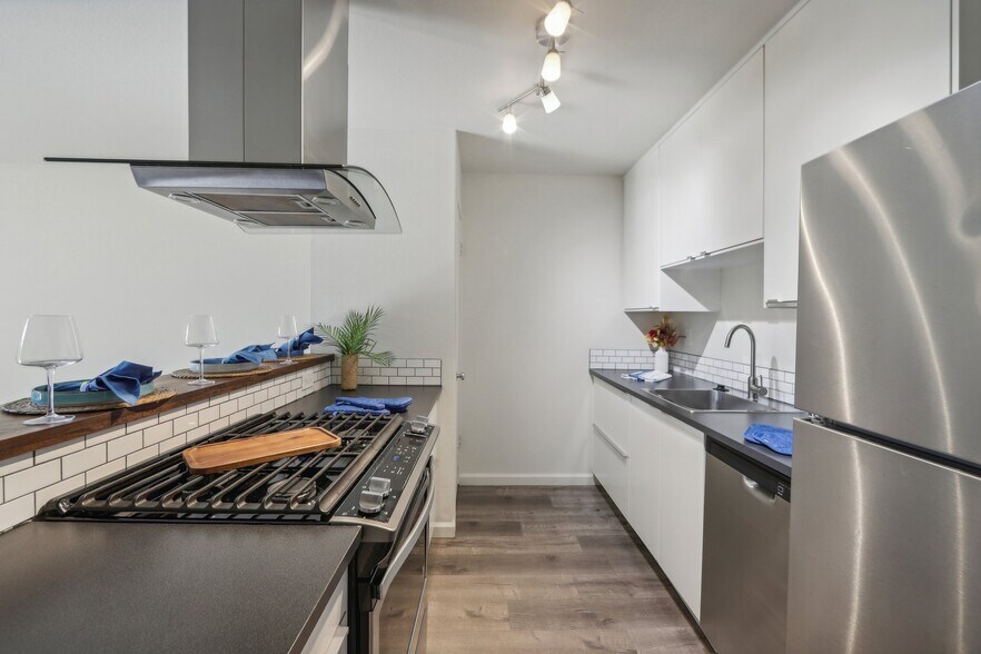 801 Dutton Ave, Santa Rosa, CA à vendre - Photo du bâtiment - Image 3 de 29