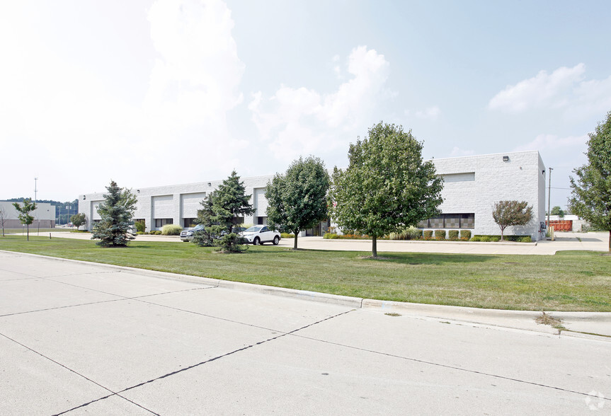 6107 Progress Dr, Sterling Heights, MI for lease - Building Photo - Image 2 of 4