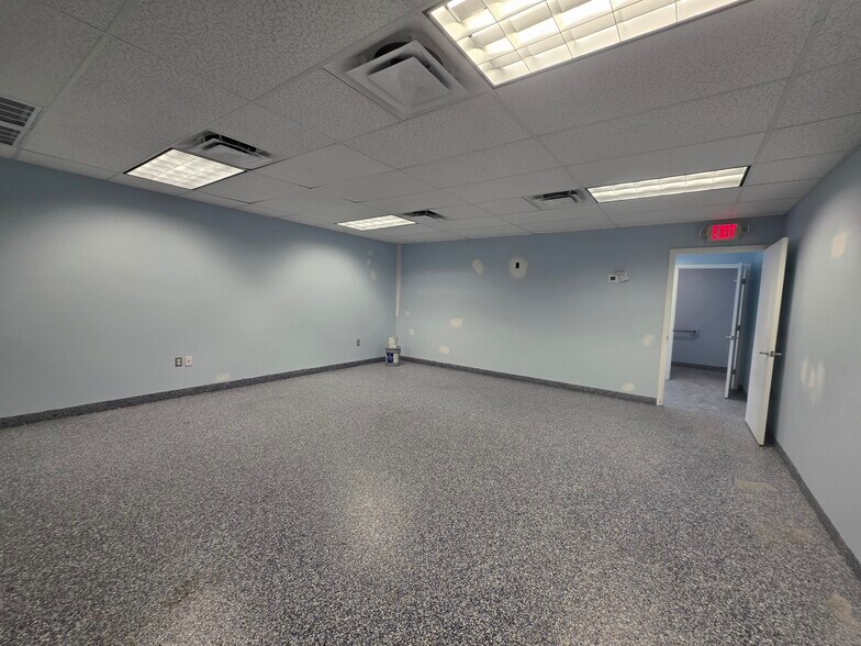 5500-5546 Haines Rd N, Saint Petersburg, FL à louer - Photo du bâtiment - Image 2 de 5