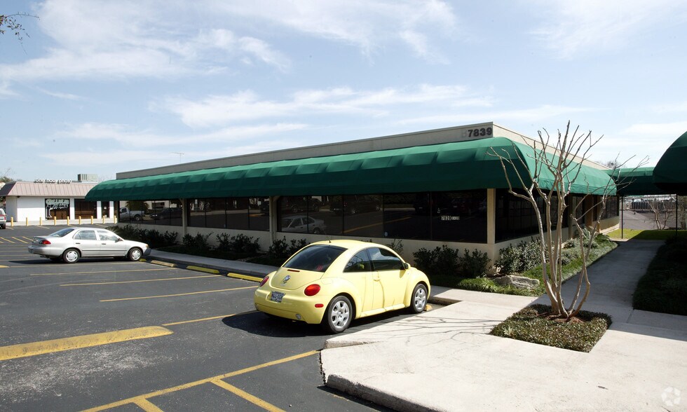 7839 W IH-10, San Antonio, TX à louer - Photo du bâtiment - Image 1 de 1
