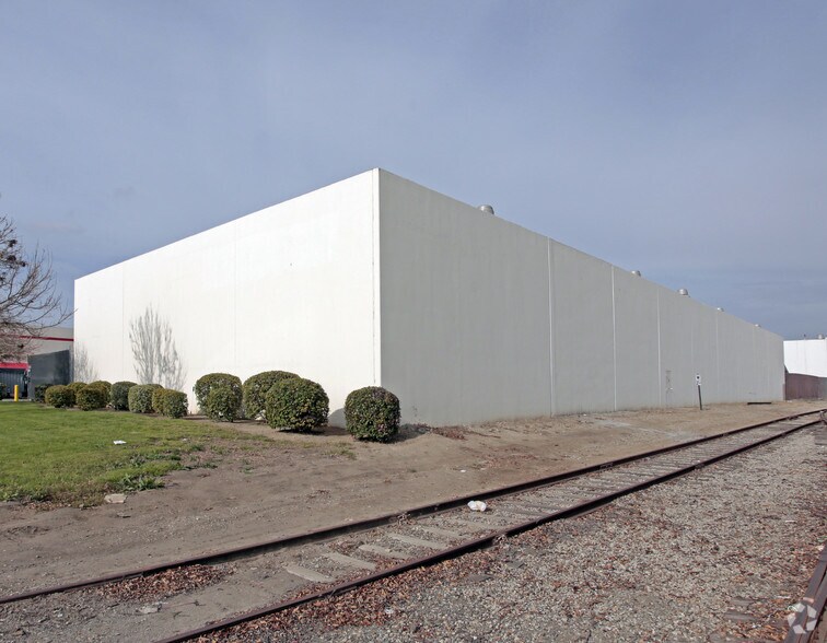 1937 Deere Ave, Irvine, CA à louer - Photo du bâtiment - Image 2 de 2