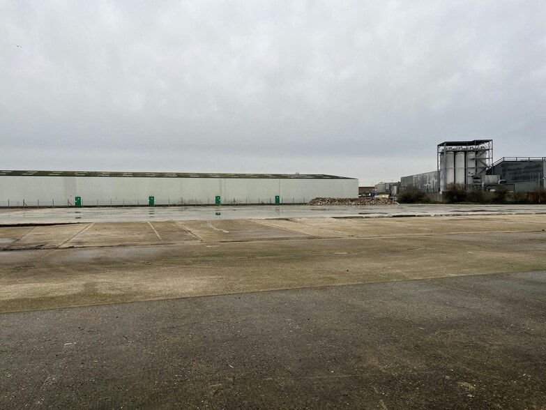 1371 Mollison Av, Enfield for lease - Building Photo - Image 1 of 4