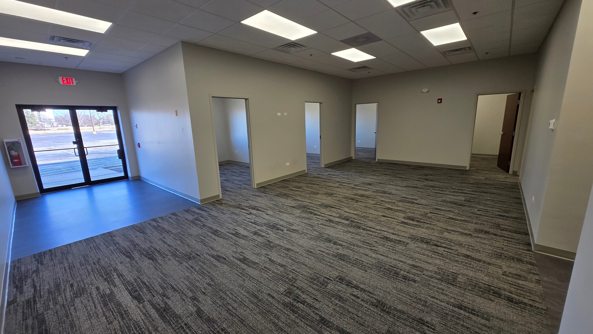 400-440 Airport Rd, Elgin, IL for lease Interior Photo- Image 1 of 8