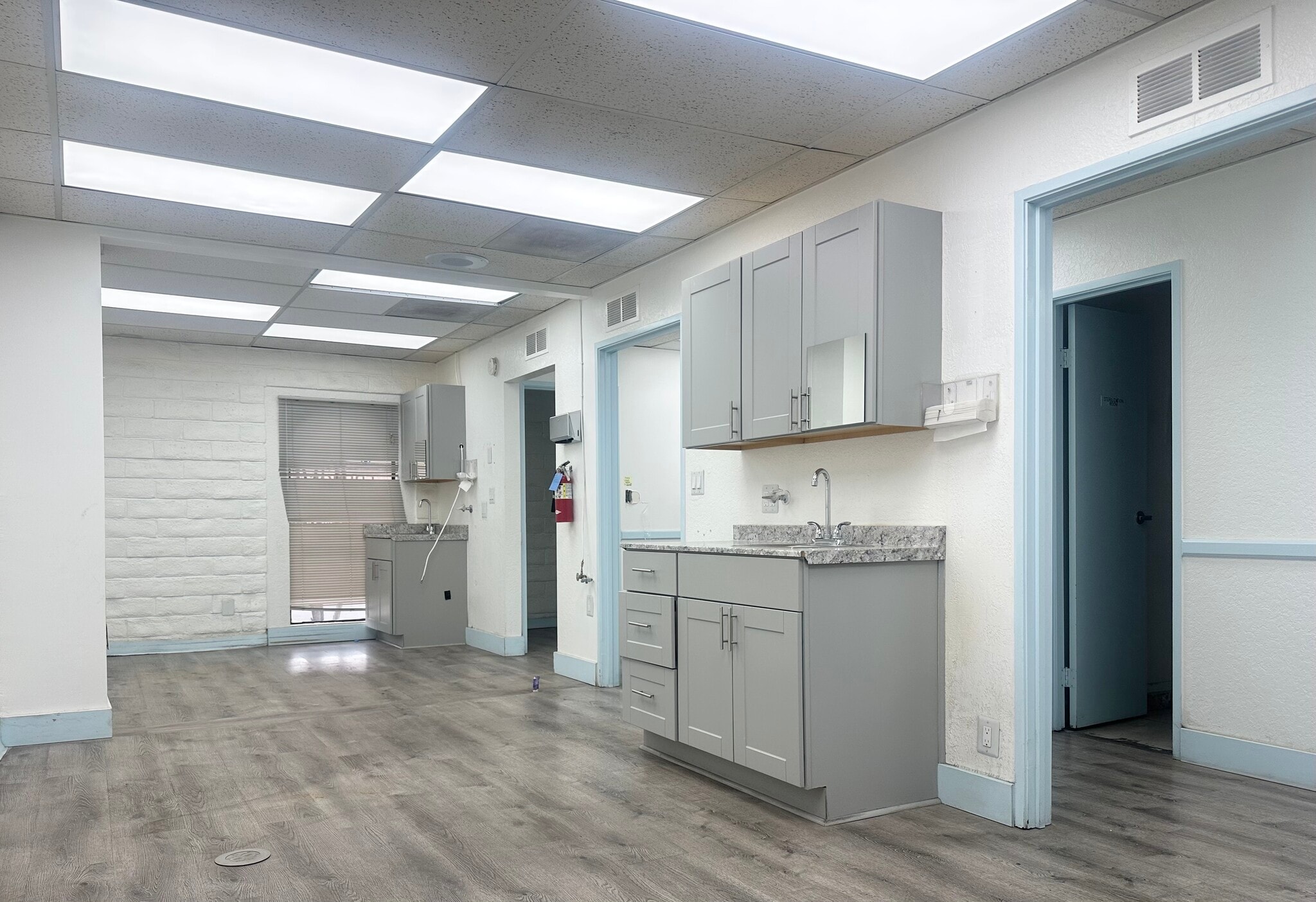 403-405 N MacLay Ave, San Fernando, CA for lease Primary Photo- Image 1 of 10