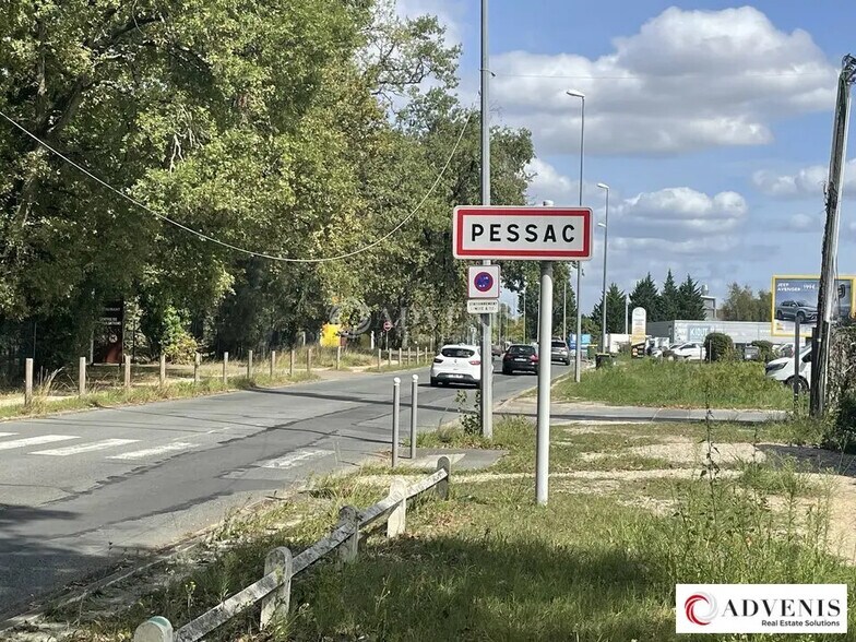 Flex dans Pessac à louer - Photo du bâtiment - Image 1 de 7