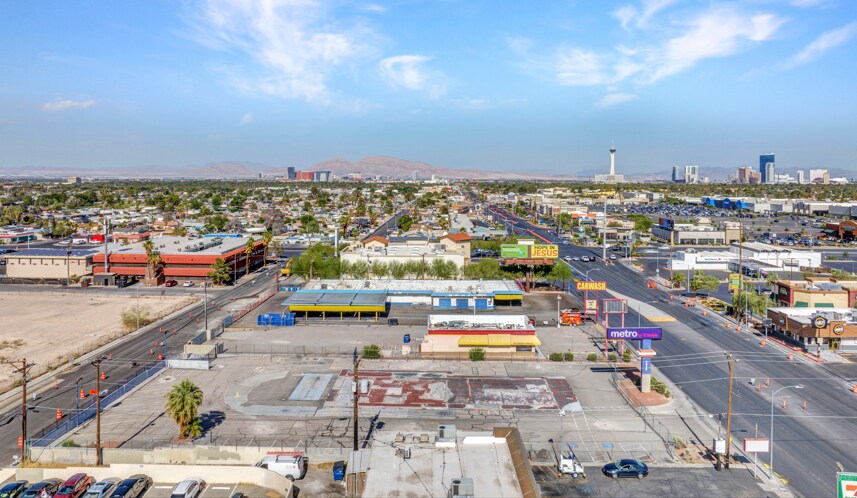4830-4840 W Charleston Blvd., Las Vegas, NV à louer - Aérien - Image 2 de 4