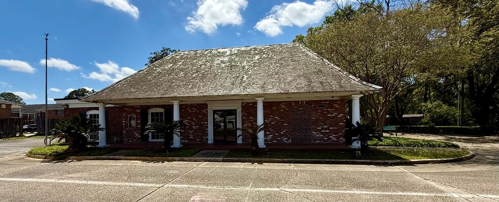 8796 Greenwell Springs Rd, Baton Rouge, LA for sale - Primary Photo - Image 1 of 12