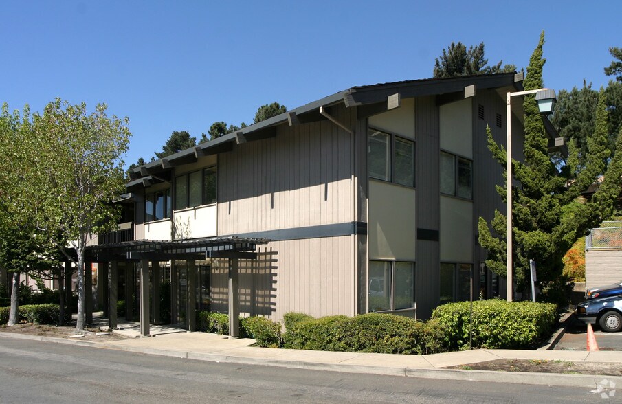 1430 Tara Hills Dr, Pinole, CA à vendre - Photo du bâtiment - Image 2 de 7