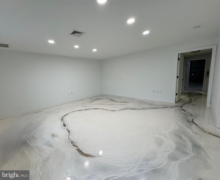 150 Cooper Rd, West Berlin, NJ à louer - Photo du bâtiment - Image 2 de 3